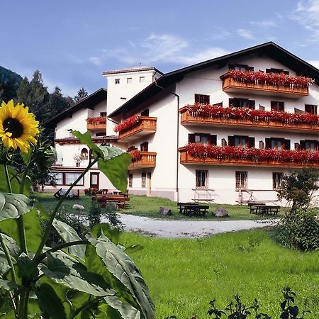 Hotel Brueckenwirt - Al Ponte مونتانا المظهر الخارجي الصورة