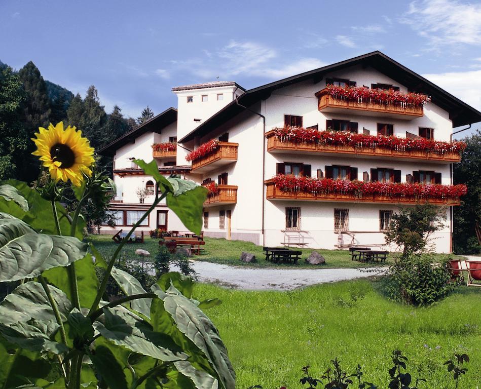 Hotel Brueckenwirt - Al Ponte مونتانا المظهر الخارجي الصورة